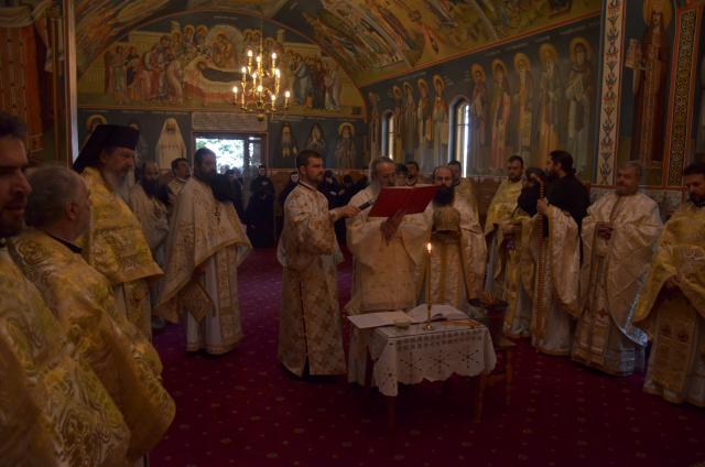 Pictura bisericii de la Mănăstirea Sângeap-Basaraba a fost sfinţită