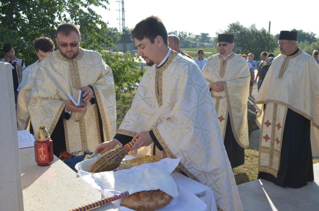Troiţă ridicată în memoria eroilor la Scobinţi, sfințită de IPS Mitropolit Teofan