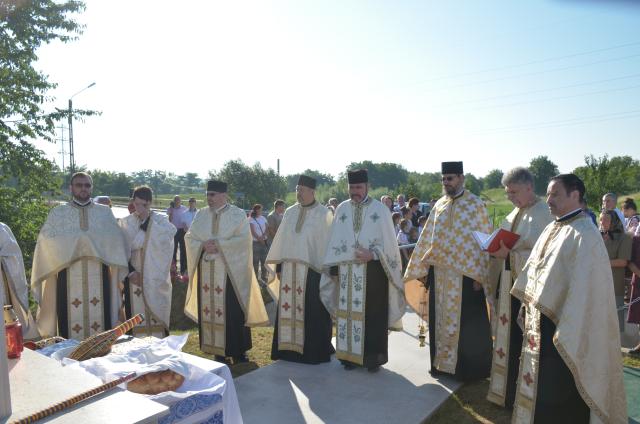 Troiţă ridicată în memoria eroilor la Scobinţi, sfințită de IPS Mitropolit Teofan