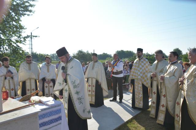 Troiţă ridicată în memoria eroilor la Scobinţi, sfințită de IPS Mitropolit Teofan
