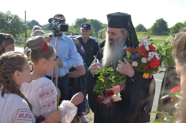 Troiţă ridicată în memoria eroilor la Scobinţi, sfințită de IPS Mitropolit Teofan
