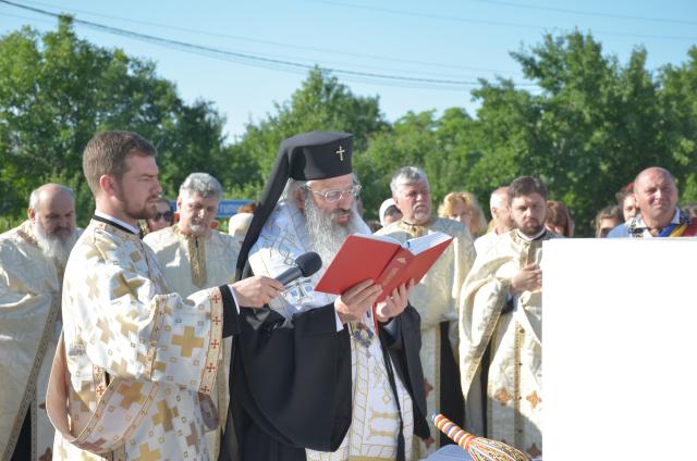 Troiţă ridicată în memoria eroilor la Scobinţi, sfințită de IPS Mitropolit Teofan