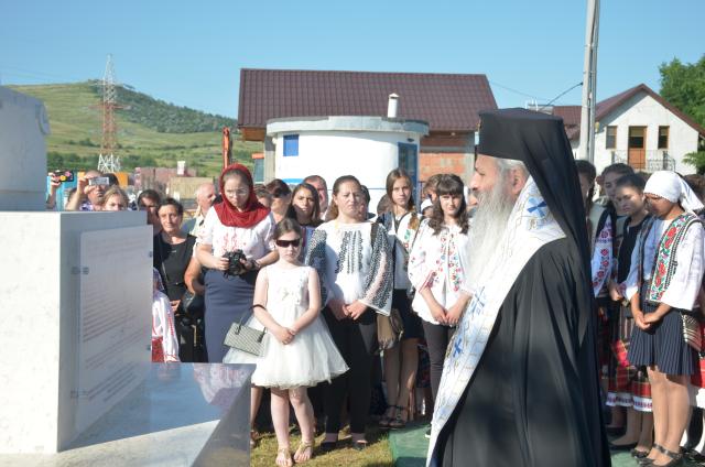 Troiţă ridicată în memoria eroilor la Scobinţi, sfințită de IPS Mitropolit Teofan
