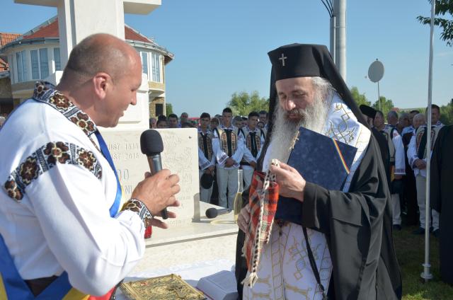 Troiţă ridicată în memoria eroilor la Scobinţi, sfințită de IPS Mitropolit Teofan