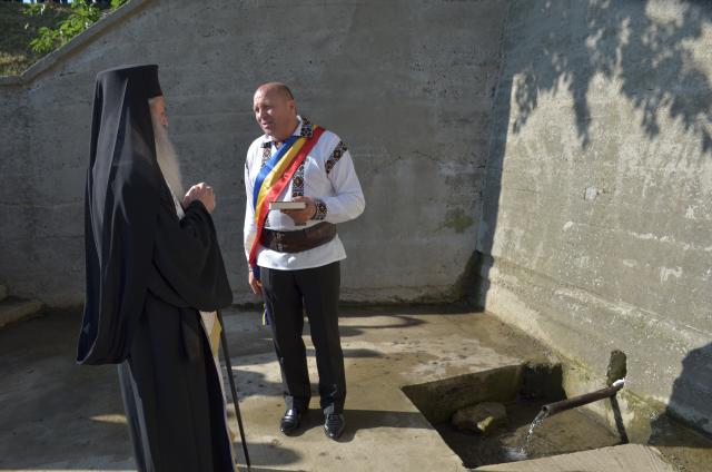 Troiţă ridicată în memoria eroilor la Scobinţi, sfințită de IPS Mitropolit Teofan