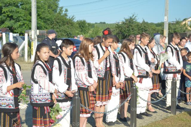 Troiţă ridicată în memoria eroilor la Scobinţi, sfințită de IPS Mitropolit Teofan