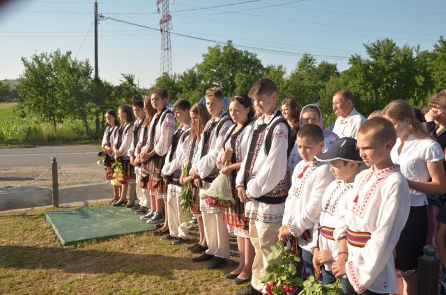 Troiţă ridicată în memoria eroilor la Scobinţi, sfințită de IPS Mitropolit Teofan