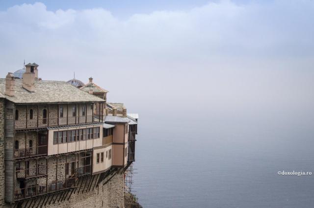 Pășind sfios prin „grădina Maicii Domnului”, Sfântul Munte Athos