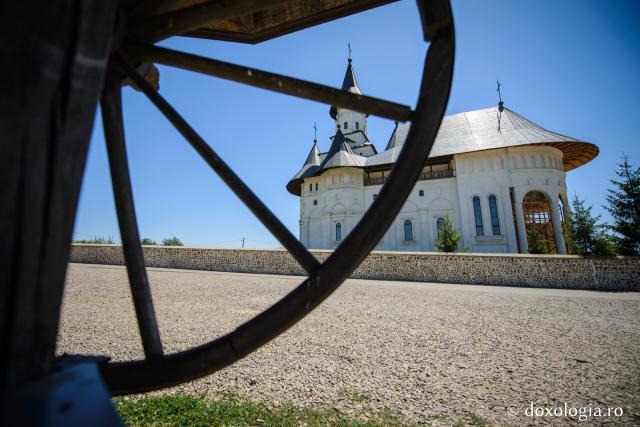 Hadâmbu - una dintre cele mai frumoase mănăstiri din județul Iași (galerie FOTO)