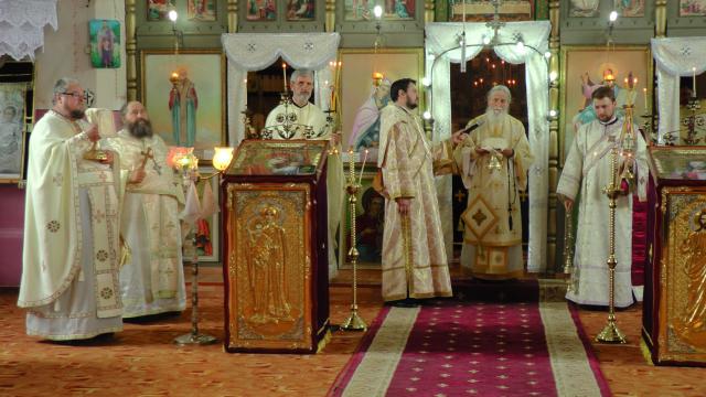 Slujire arhierească şi eveniment cultural în Parohia Ţibeni, Suceava