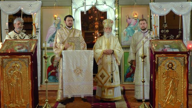 Slujire arhierească şi eveniment cultural în Parohia Ţibeni, Suceava