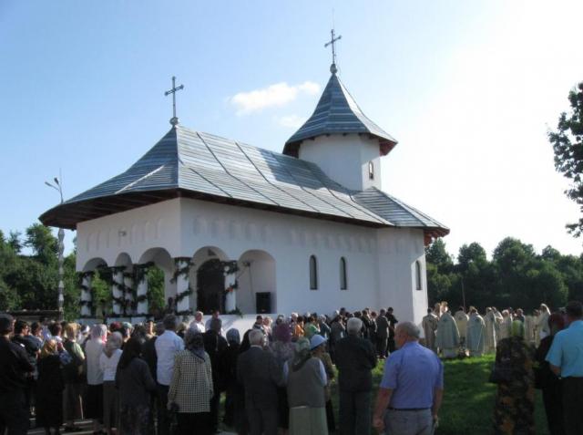 Cinstirea Sfântului Pantelimon în Moldova