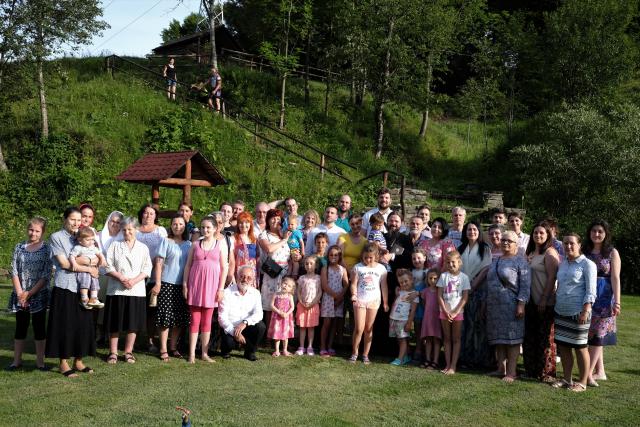 Tabăra de vară a tinerelor familii româneşti din țarile scandinave, lângă Mănăstirea Cormaia-Sângeoez Băi