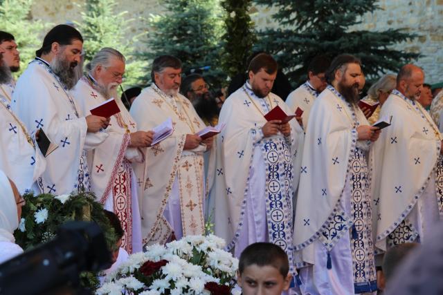 Sărbătoare la Putna: mii de pelerini l-au cinstit pe Binecredinciosul Voievod Ștefan cel Mare și Sfânt