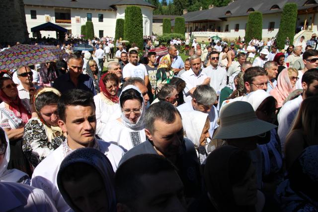 Sărbătoare la Putna: mii de pelerini l-au cinstit pe Binecredinciosul Voievod Ștefan cel Mare și Sfânt