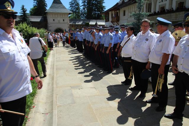 Sărbătoare la Putna: mii de pelerini l-au cinstit pe Binecredinciosul Voievod Ștefan cel Mare și Sfânt