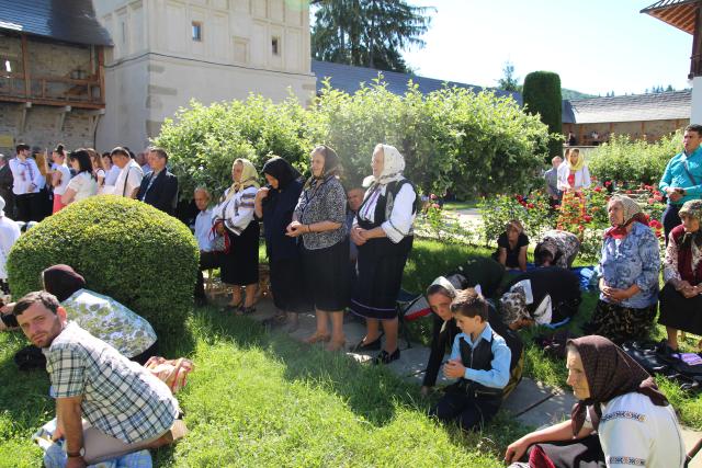 Sărbătoare la Putna: mii de pelerini l-au cinstit pe Binecredinciosul Voievod Ștefan cel Mare și Sfânt