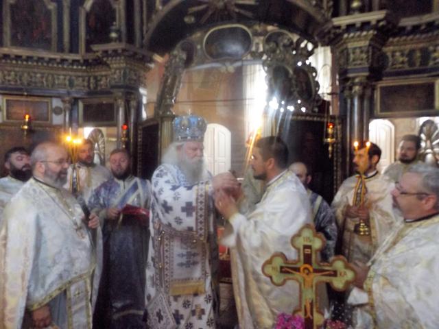 Liturghie arhierească şi sfinţire de casă parohială la Hilişeu Horia