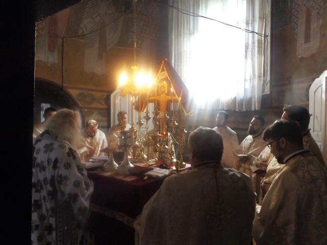 Liturghie arhierească şi sfinţire de casă parohială la Hilişeu Horia