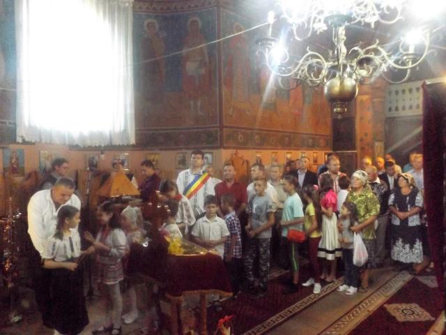 Liturghie arhierească şi sfinţire de casă parohială la Hilişeu Horia