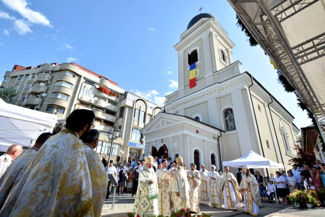 Pictura interioară a Bisericii Banu din Iași, resfințită de 2 ierarhi
