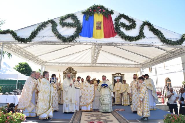 Pictura interioară a Bisericii Banu din Iași, resfințită de 2 ierarhi