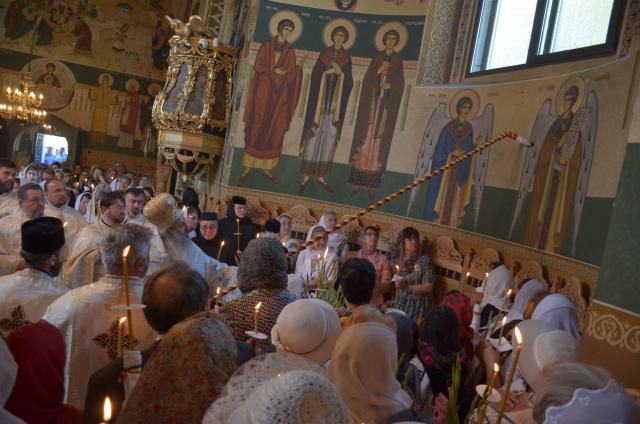 Schitul din „Poiana liniştii”, resfinţit de IPS Mitropolit Teofan