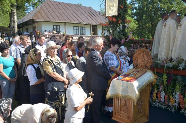 Schitul din „Poiana liniştii”, resfinţit de IPS Mitropolit Teofan