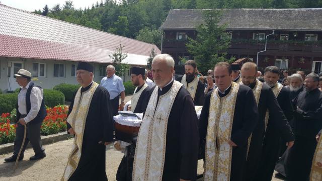 Părintele Vasile Berea, condus pe ultimul drum