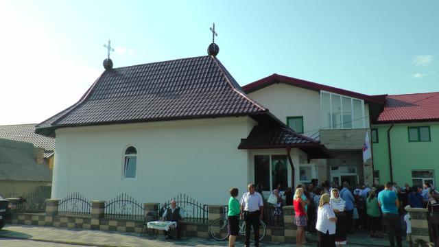 A fost sfinţit primul spital al Arhiepiscopiei Sucevei şi Rădăuţilor: „Un spaţiu al vindecării trupeşti şi sufleteşti“