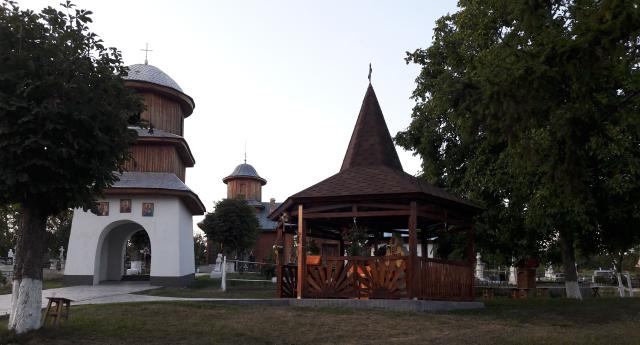 Resfinţire de biserică în Parohia Bozieni