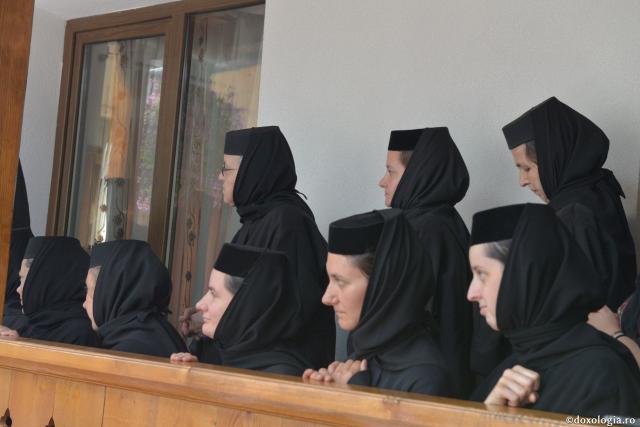 Biserica Schitului Icoana Veche, sfinţită de patru ierarhi