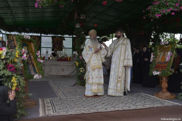 IPS Părinte Teofan, la Mănăstirea Văratec: „Omul este destinat să fie loc în care se aşază Dumnezeu”