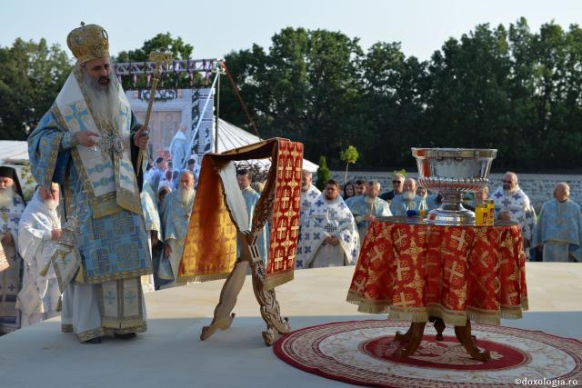 IPS Părinte Mitropolit Teofan, la Zosin: „Când vă este greu, luaţi icoana Brâncovenilor şi veţi vedea cât de mici sunt încercările şi necazurile noastre!”