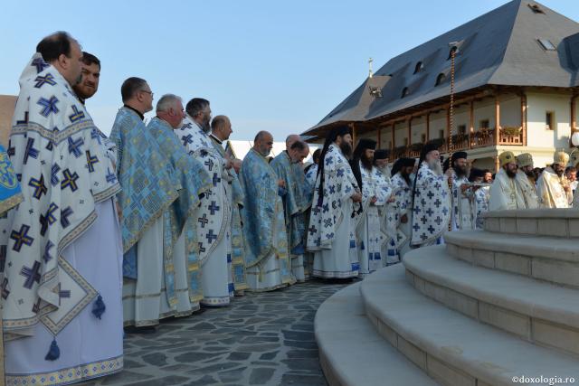 IPS Părinte Mitropolit Teofan, la Zosin: „Când vă este greu, luaţi icoana Brâncovenilor şi veţi vedea cât de mici sunt încercările şi necazurile noastre!”