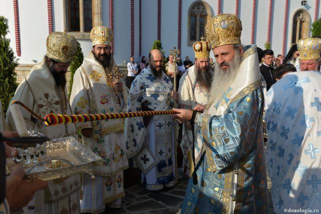IPS Părinte Mitropolit Teofan, la Zosin: „Când vă este greu, luaţi icoana Brâncovenilor şi veţi vedea cât de mici sunt încercările şi necazurile noastre!”