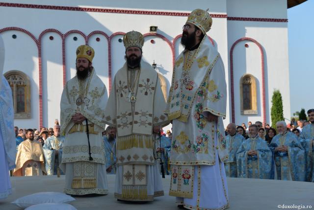 IPS Părinte Mitropolit Teofan, la Zosin: „Când vă este greu, luaţi icoana Brâncovenilor şi veţi vedea cât de mici sunt încercările şi necazurile noastre!”