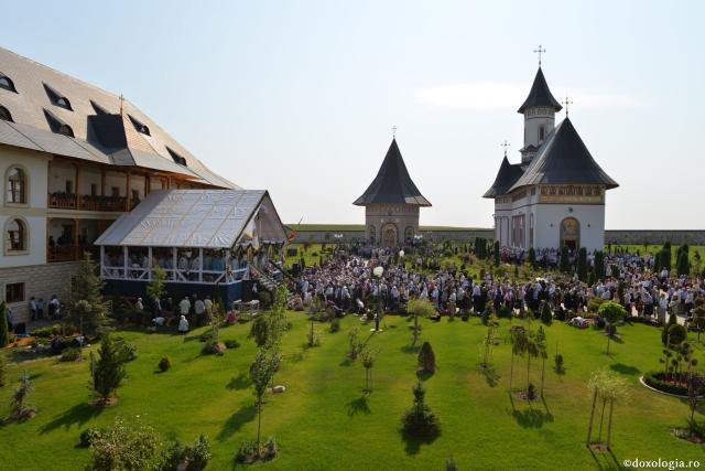 IPS Părinte Mitropolit Teofan, la Zosin: „Când vă este greu, luaţi icoana Brâncovenilor şi veţi vedea cât de mici sunt încercările şi necazurile noastre!”