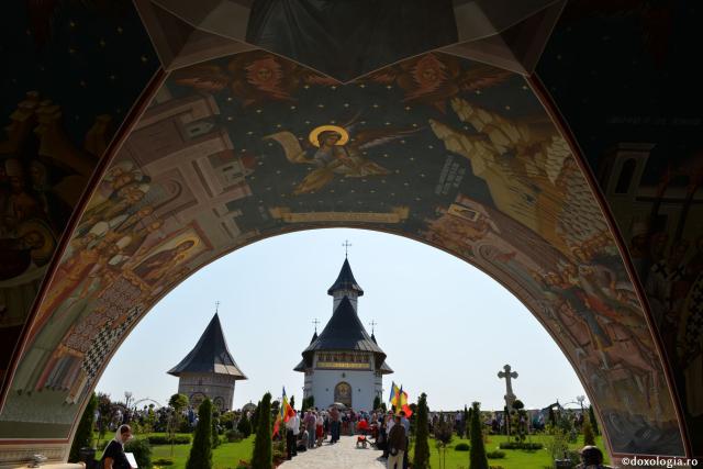 IPS Părinte Mitropolit Teofan, la Zosin: „Când vă este greu, luaţi icoana Brâncovenilor şi veţi vedea cât de mici sunt încercările şi necazurile noastre!”
