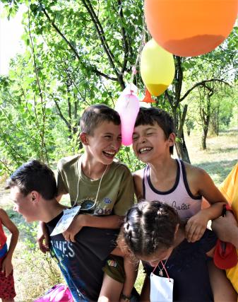 Tabăra din pridvorul satului Giurgeşti