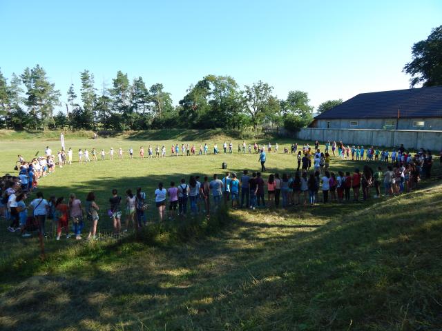 Tabăra din pridvorul satului Bodeşti