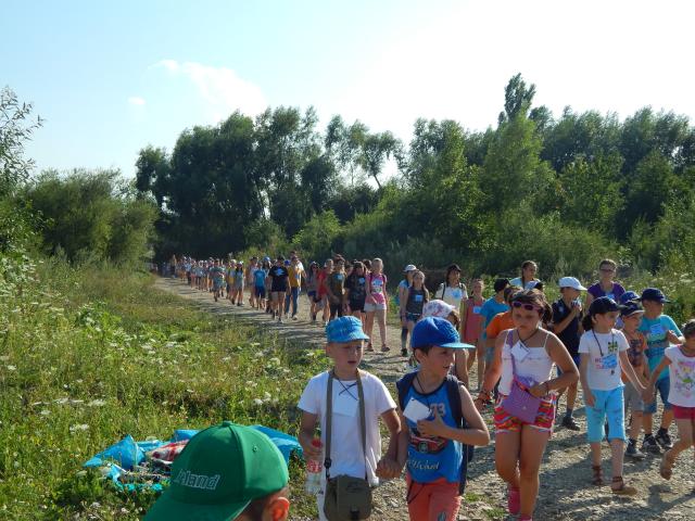 Tabăra din pridvorul satului Bodeşti