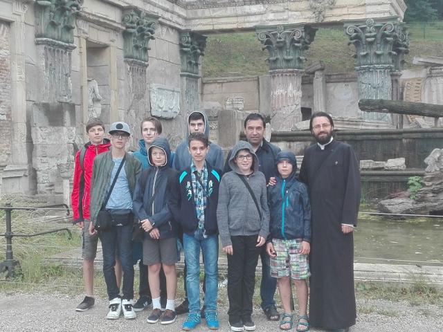 Excursie pentru copiii merituoşi de la Biserica „Sfântul Dumitru“