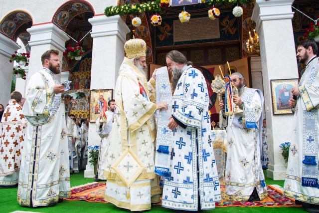 Tripticul sărbătorilor nemţene cinstit prin rugăciuni în Sihăstrie