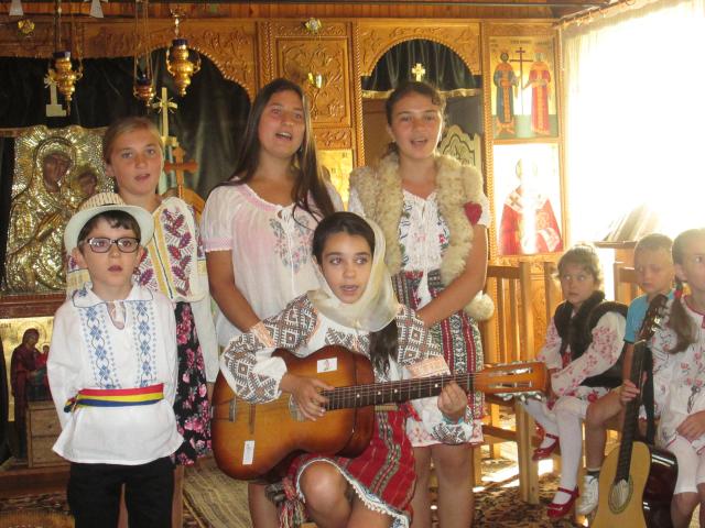 A treia ediţie a şcolii de vară din Poiana Mărului: „Zbor de înger“