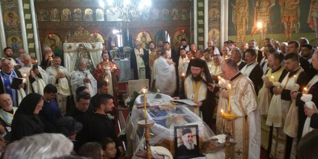 Părintele Gheorghe Brădăţanu a fost condus pe ultimul drum
