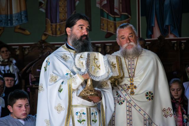 Prima Liturghie săvârşită „acasă“, la mănăstirea de metanie, ca vlădică
