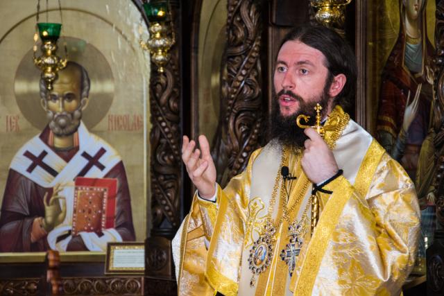 Prima Liturghie săvârşită „acasă“, la mănăstirea de metanie, ca vlădică