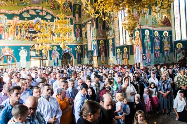 Prima Liturghie săvârşită „acasă“, la mănăstirea de metanie, ca vlădică
