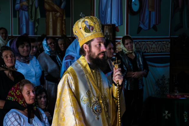 Prima Liturghie săvârşită „acasă“, la mănăstirea de metanie, ca vlădică